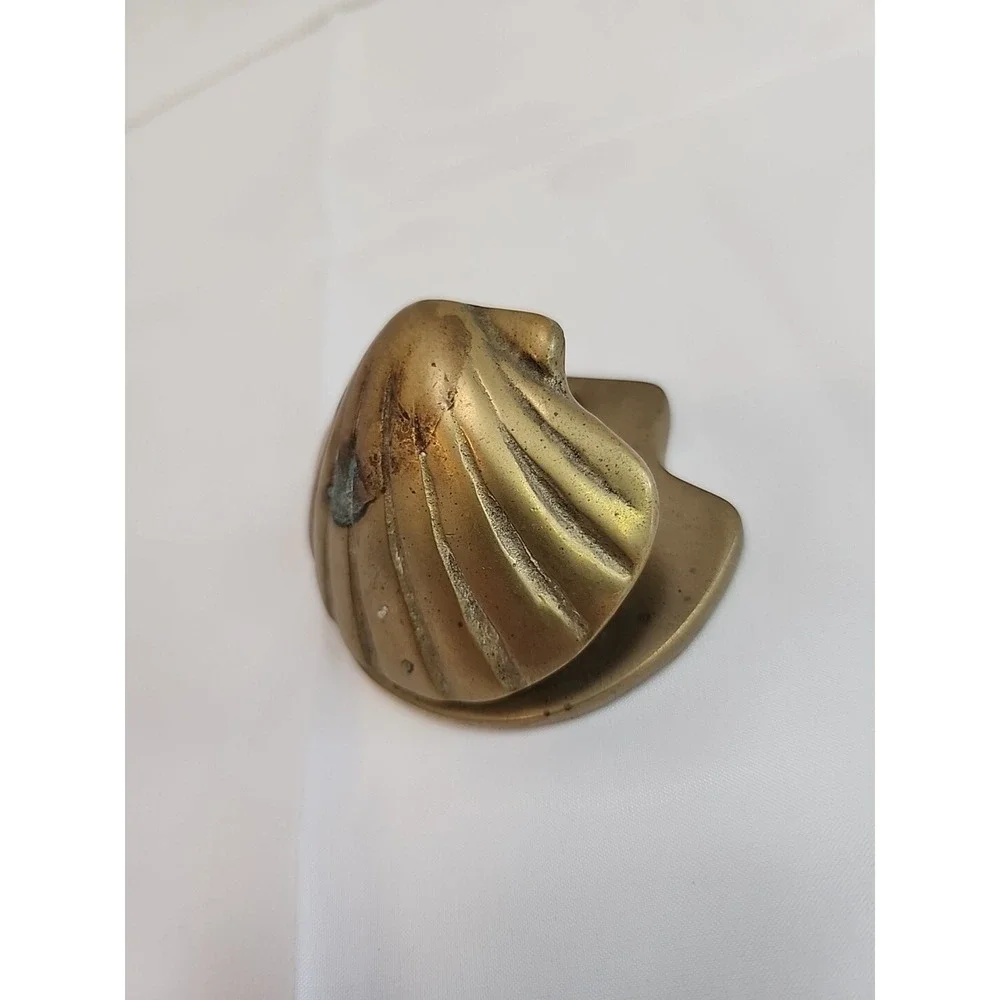 Vintage Solid Brass Metal Clamshell‎ Scallop Shell Letter Towel Holder Heavy